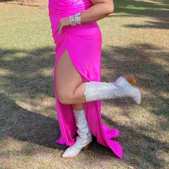 Dress - Picture 2 of 2